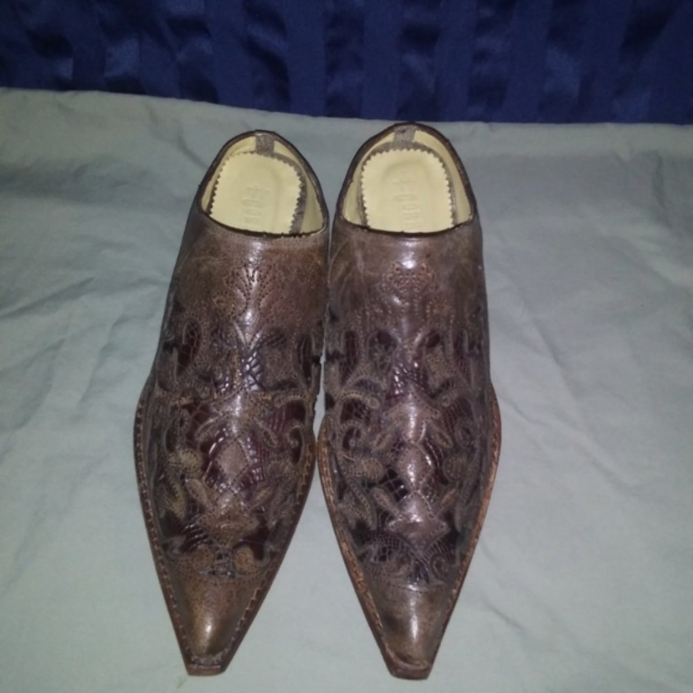 BRAND NEW. Corral Vintage. Brown Western Mules. 8.